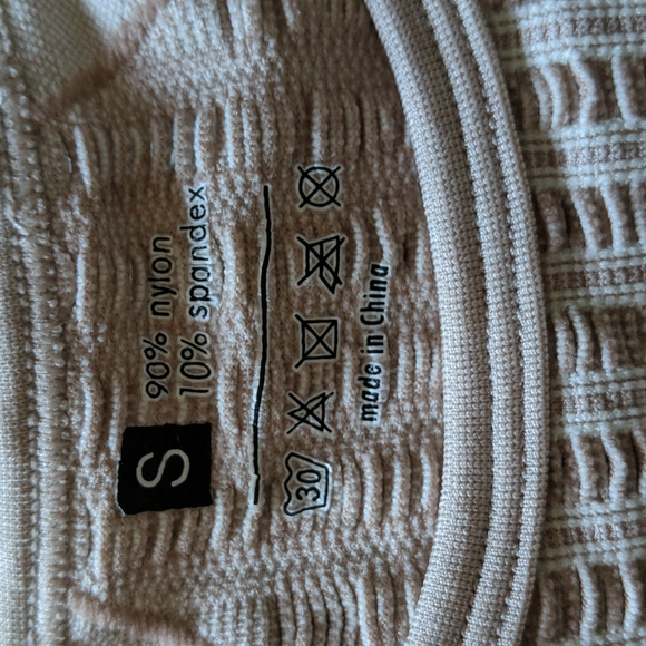 Work out tops - Picture 3 of 3